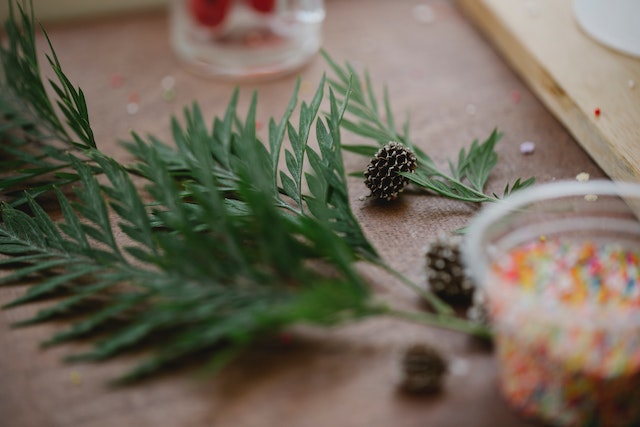 ribbon-decorations-for-artificial-christmas-trees