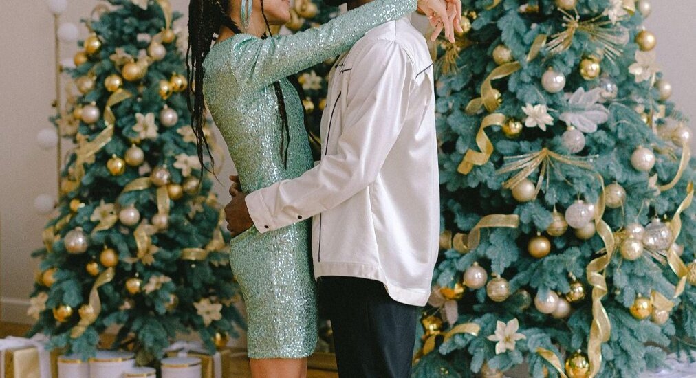 How to Choose the Perfect Christmas Tree Skirt